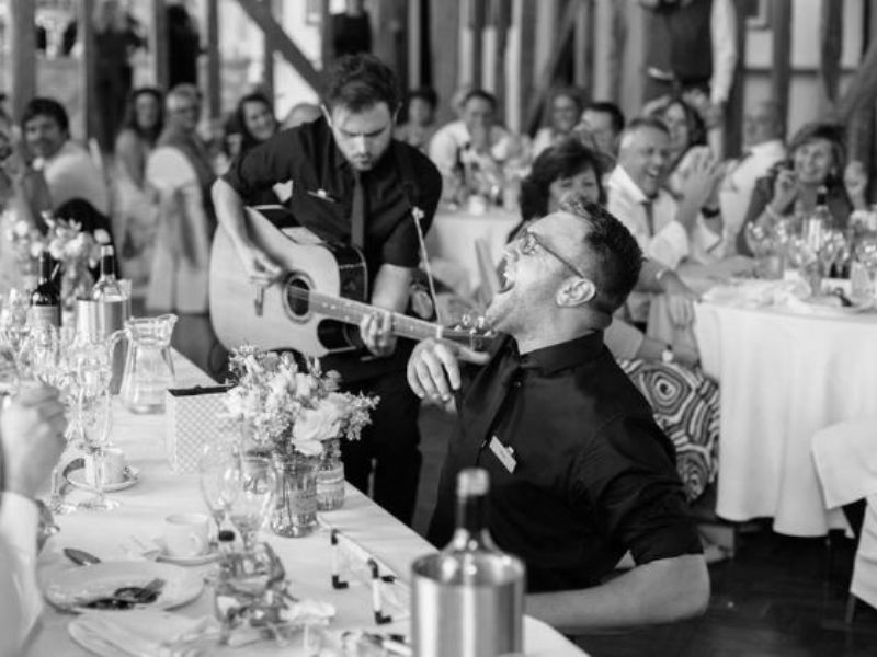 simply singing waiters
